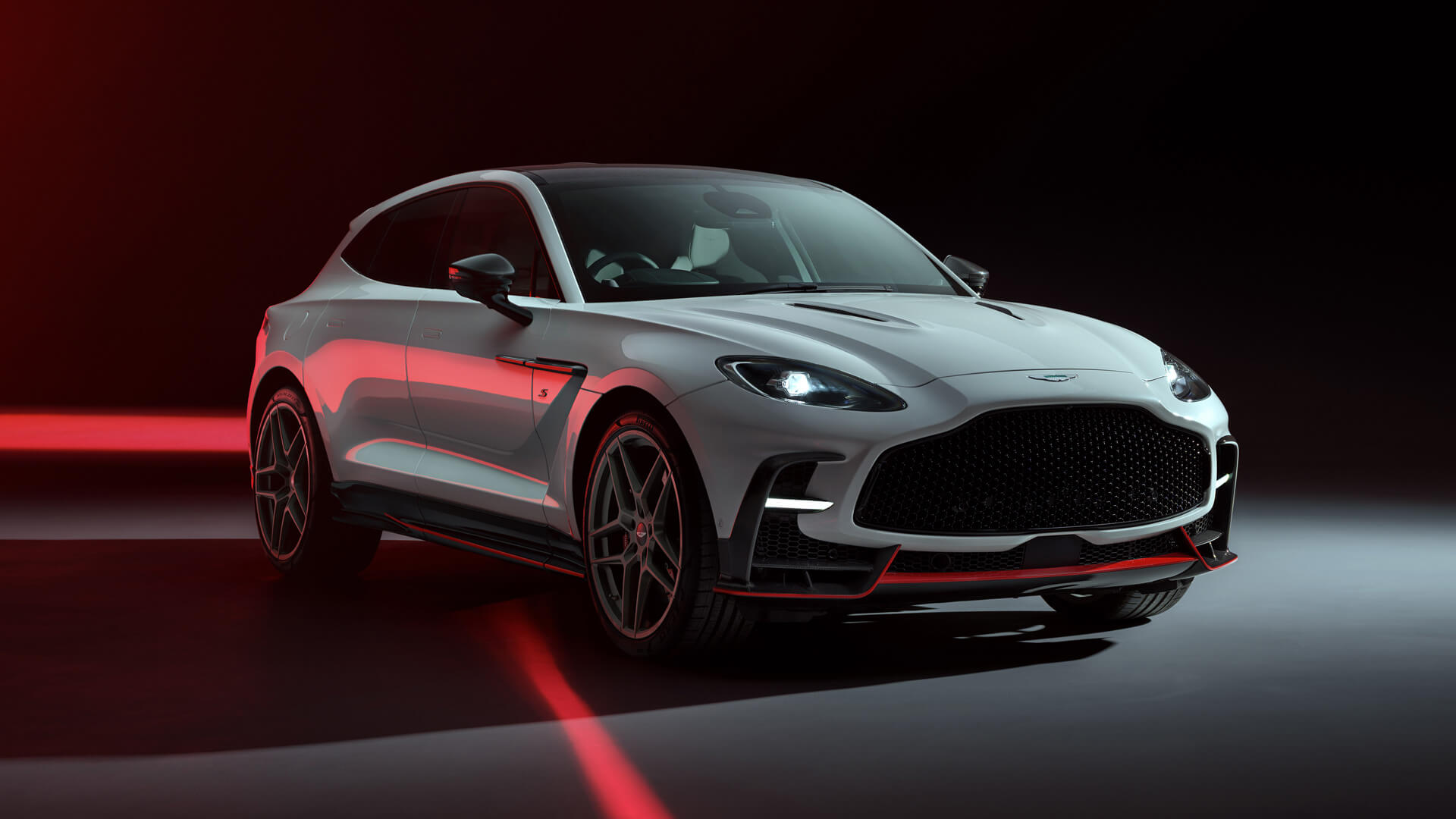 Découvrez la nouvelle Aston Martin DBX S