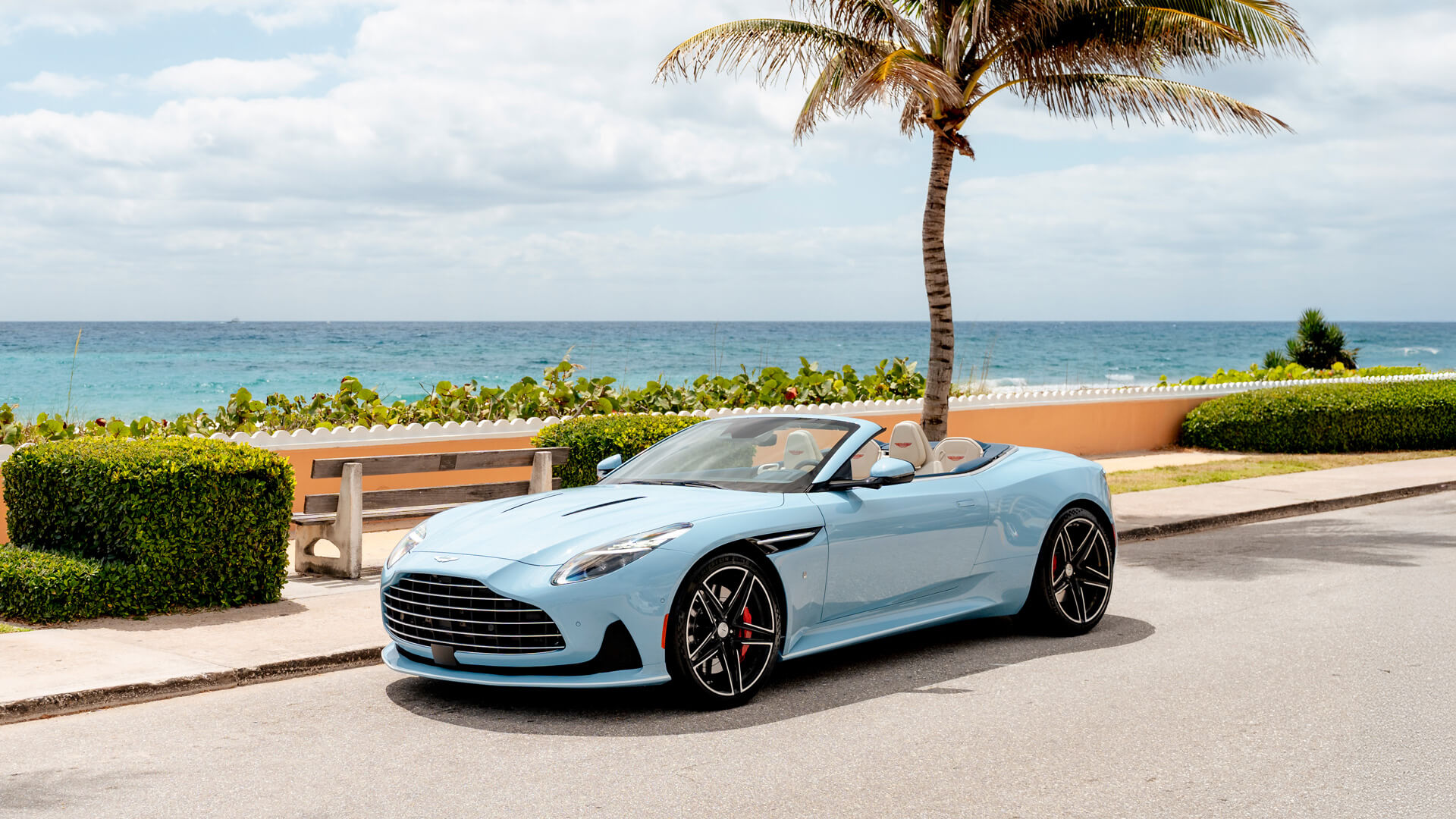 Convertible inspiré de Palm Palm d'Aston Martin