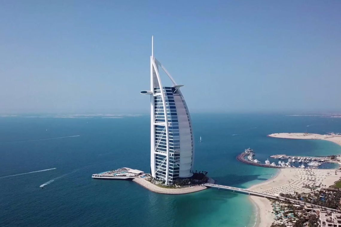 Burj Al Arab: Testament imposant de Dubaï au luxe