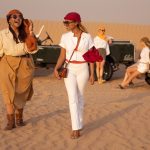 Aller au-delà de la ligne d'horizon scintillante de Dubaï avec un safari du désert de luxe