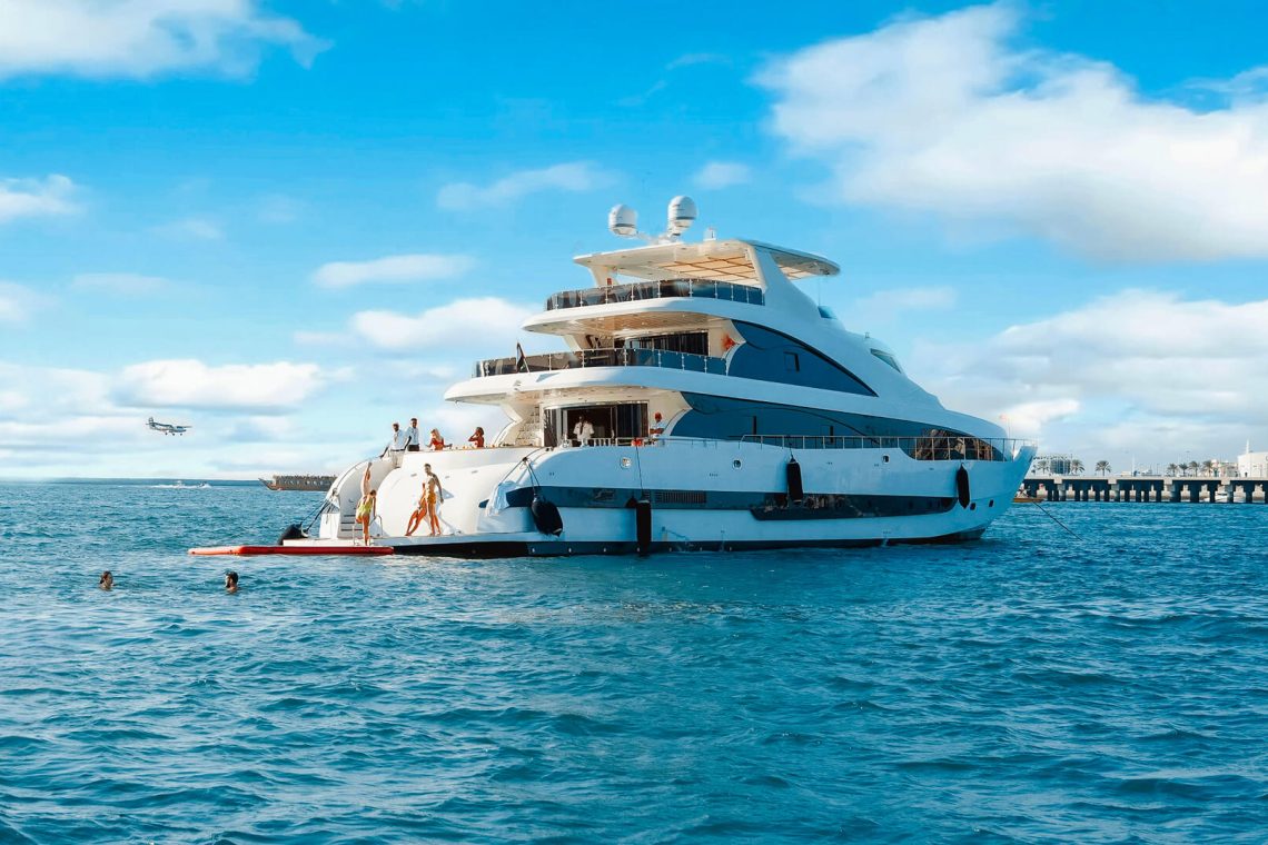 Découvrez la meilleure visite de Superyacht de Dubaï avec Xclusif