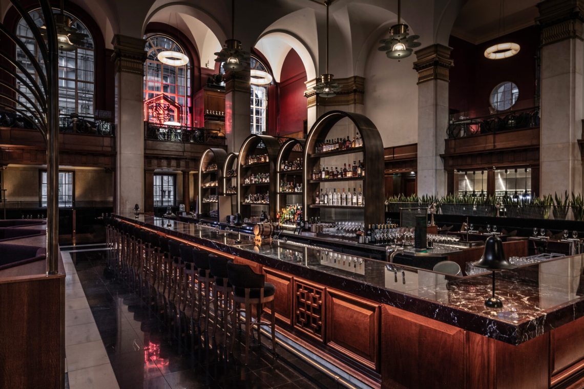 Cat chanceux Manchester: le talent artistique asiatique rencontre la grandeur britannique