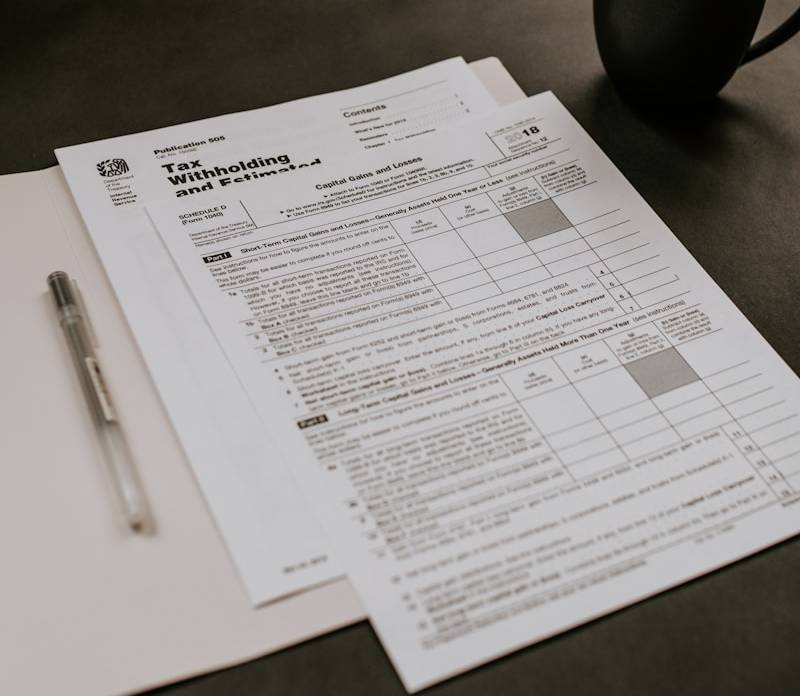 Tax Experts Identify ₹4 Lakh Deduction Threshold for Old Tax Regime