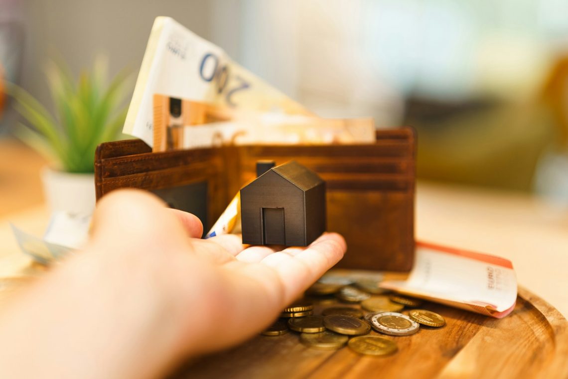 Mortgage Refinance Rates Shift in Tuesday