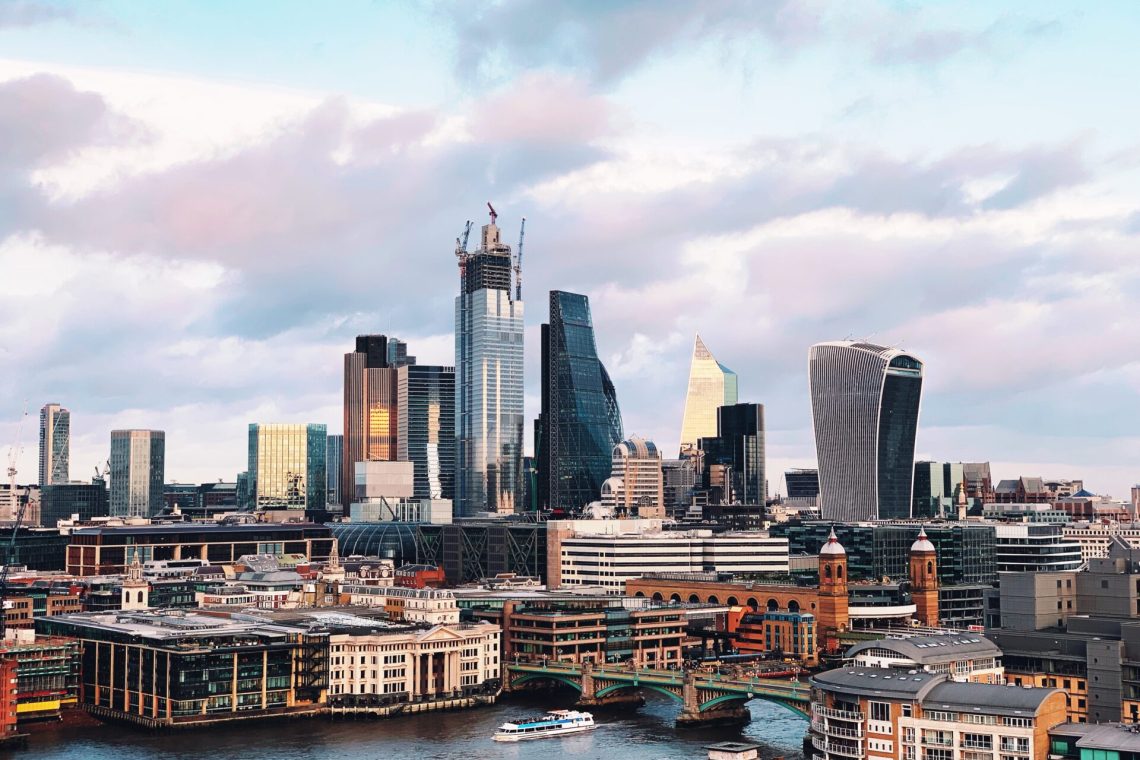 Microsoft investit 30 milliards de dollars pour stimuler l'infrastructure d'IA britannique