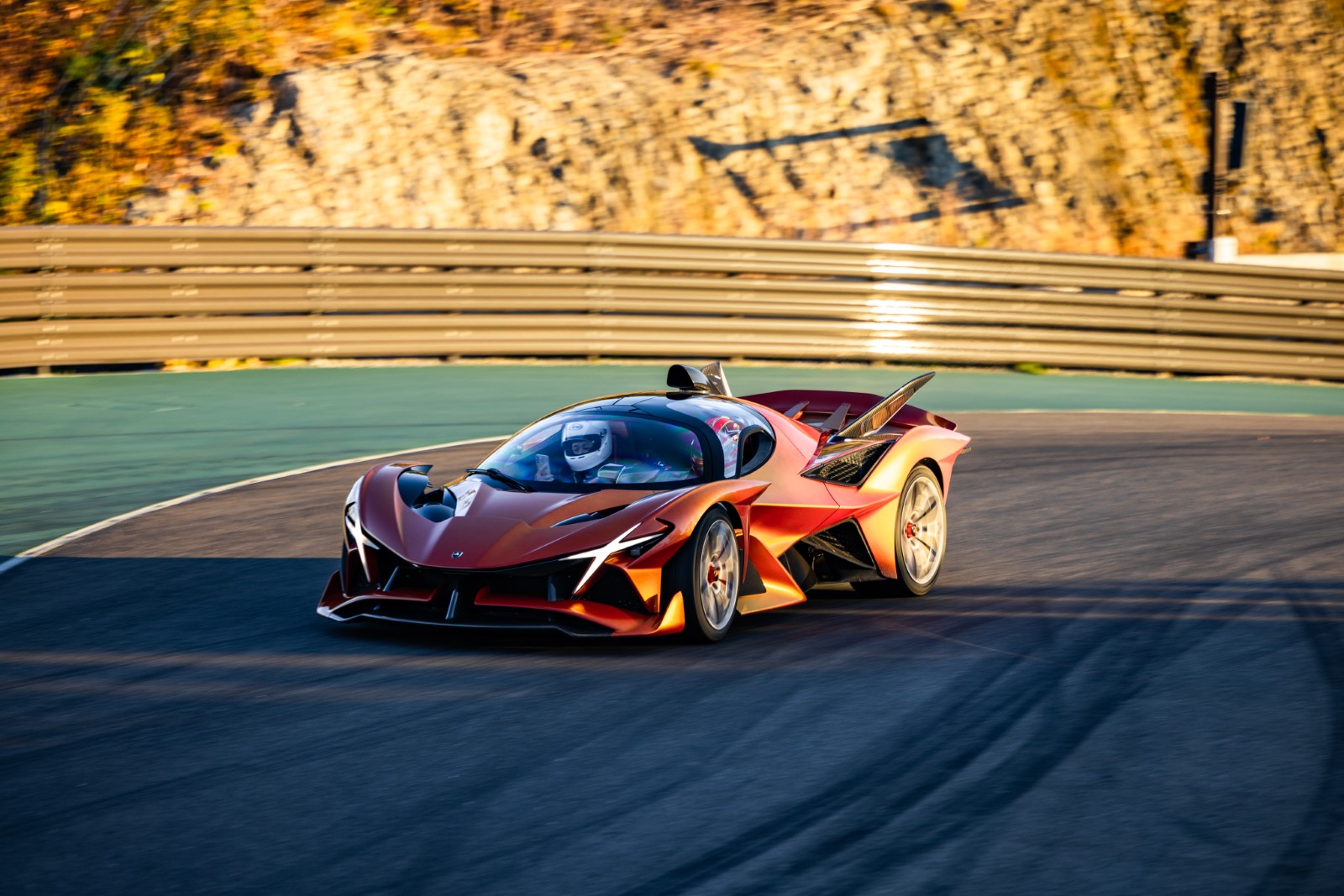 Au volant de la nouvelle hypercar Apollo