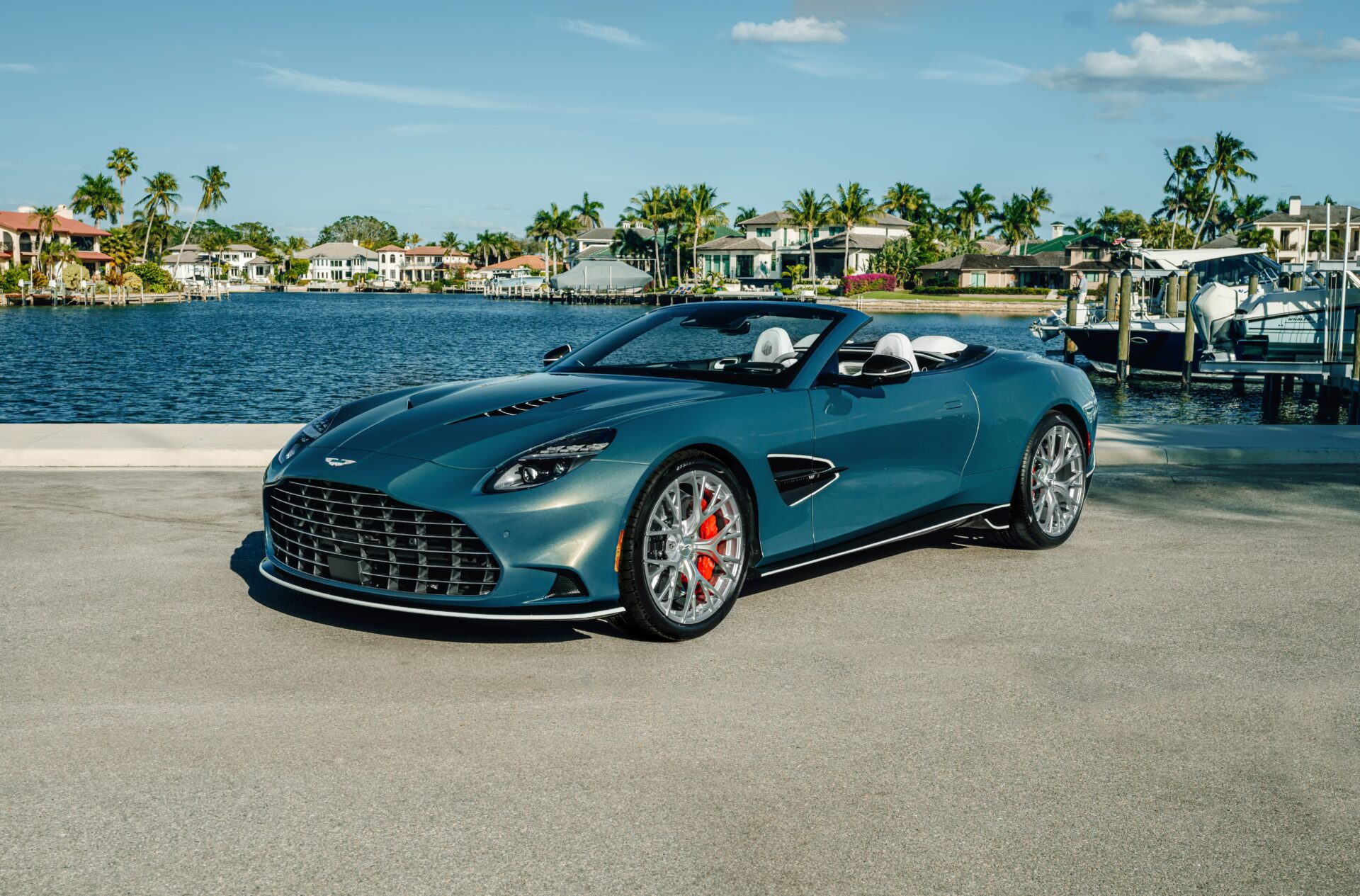 Aston Martin lance la Vanquish Volante sur mesure