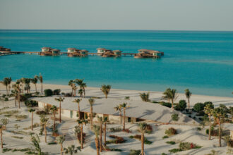 AMRA arrive au St. Regis Red Sea Resort