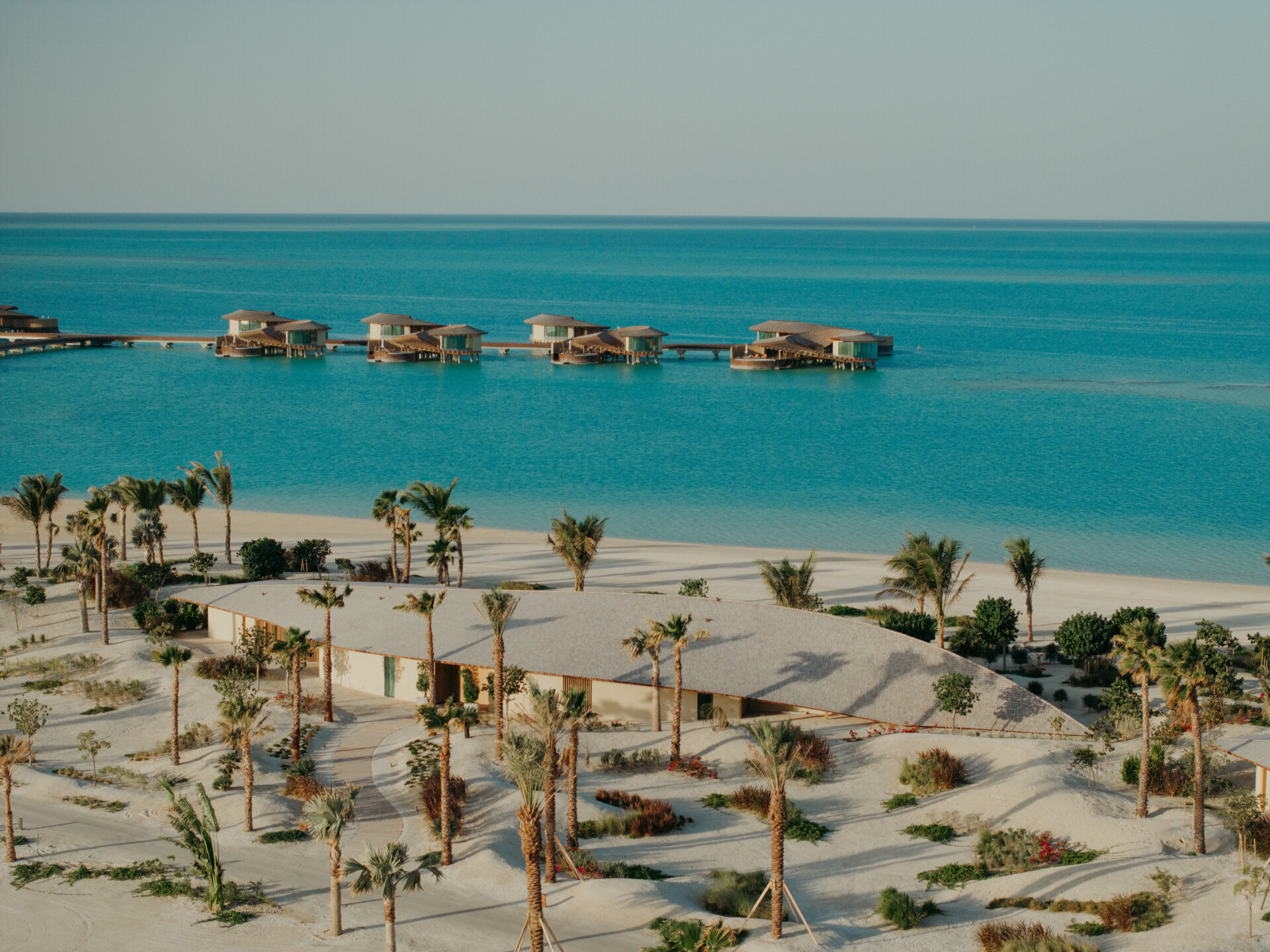 AMRA arrive au St. Regis Red Sea Resort