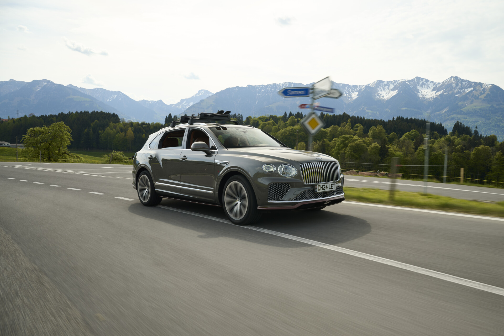 Bentley dévoile le Bentayga EWB Chalet Edition