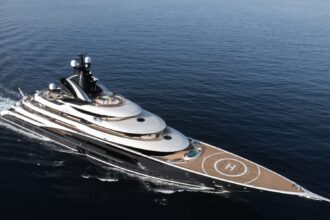 À bord de l'icône de la charte de 122 mètres de Lürssen
