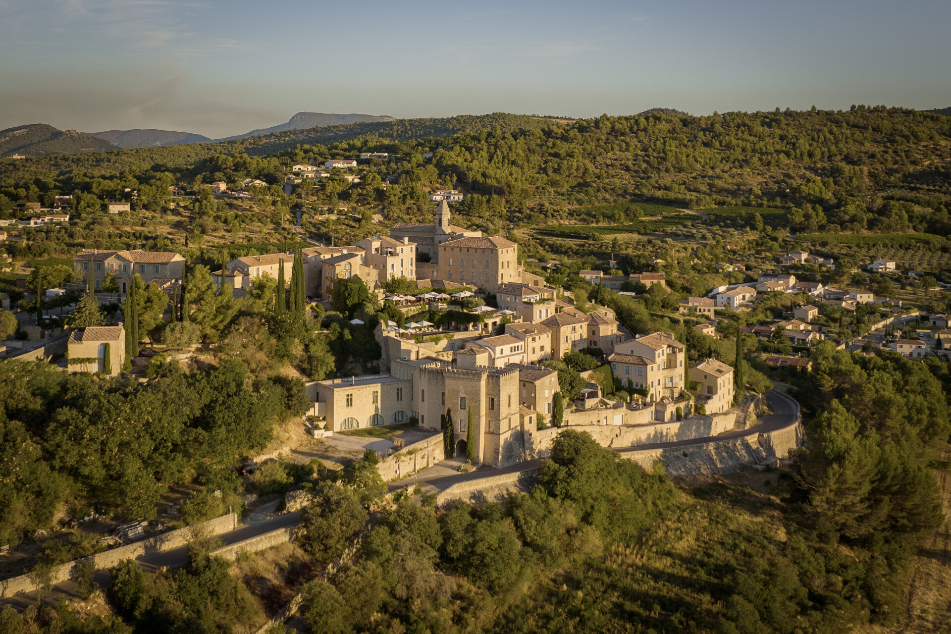Crillon le Brave confie cet automne la Provence à ses artisans