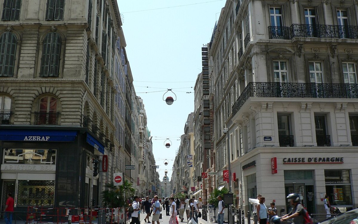 La rue commerçante Saint-Ferréol à Marseille