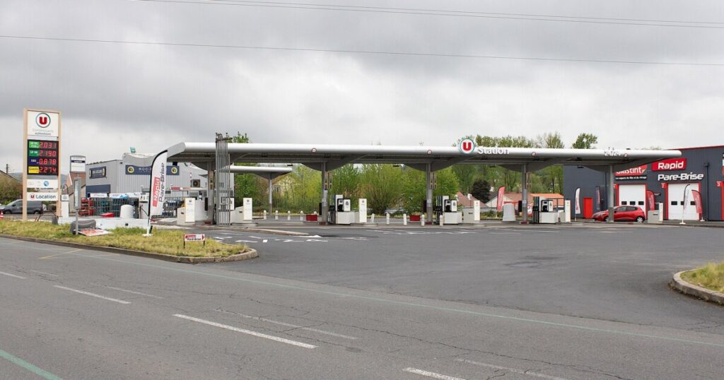 Une station-service en France, où le gazole a atteint en moyenne 2,365 euros le litre début octobre 2026.